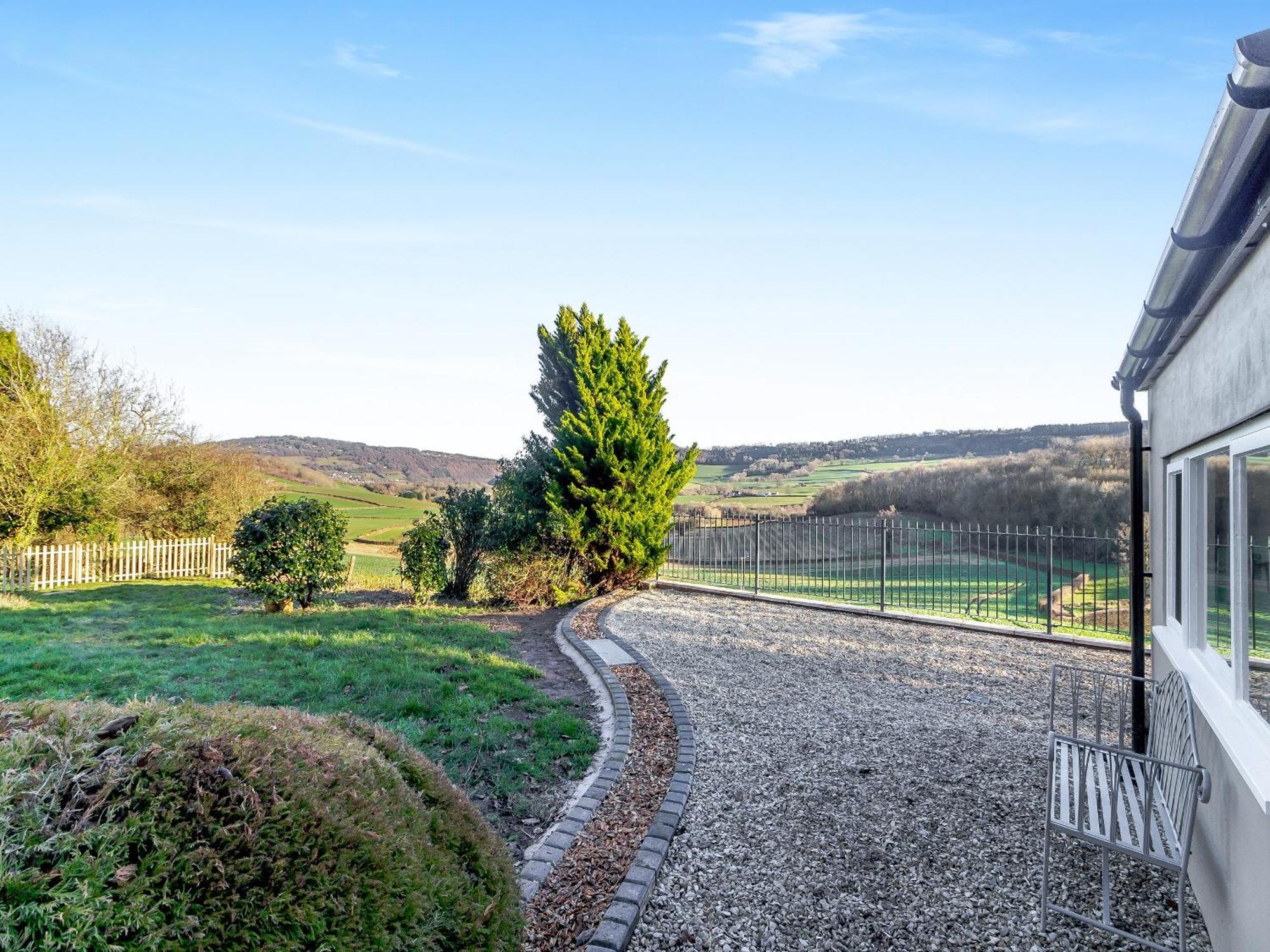 The Lodge Wonastow Exteriér fotografie
